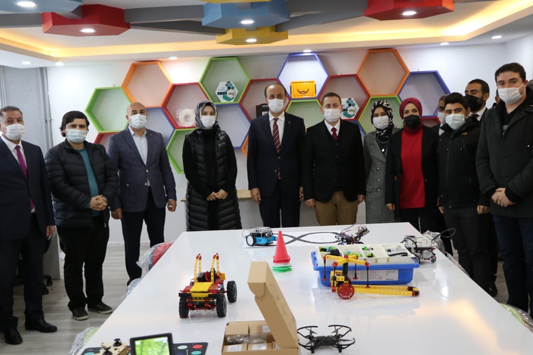 Şanlıurfa Valisi Abdullah Erin , Viranşehir STEM Akademisini Ziyaret Etti