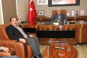 Viranşehir Belediye Başkanı Salih Ekinci, ilçede yeniden güven tazeleyen oda başkanlarına hayırlı olsun ziyareti