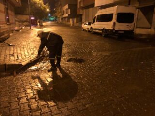 Viranşehir Belediyesi, kanal ve ızgara temizliği için ekiplerini seferber etti