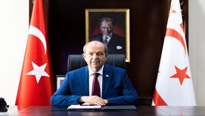 Cumhurbaşkanı Ersin Tatar, Dış Basın Birliği Genel Kurulu’nda başkanlık görevine seçilen Selim Sayarı ve Dış Basın Birliği yeni yönetim kurulu üyelerini kutladı.