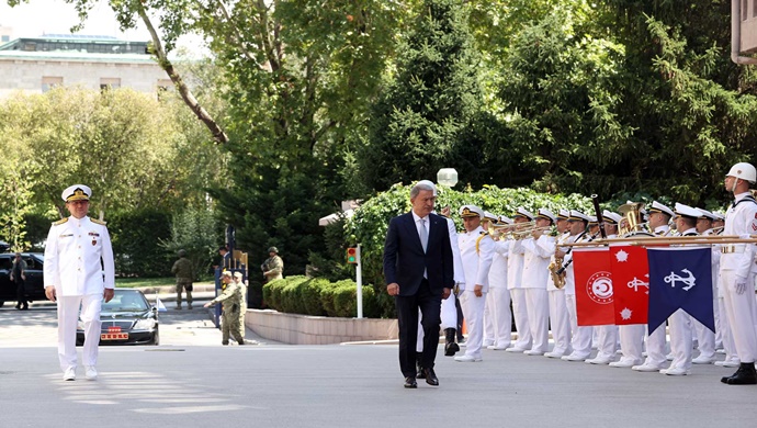 Oramiral Adnan Özbal’ın Emekliye Ayrılması Dolayısıyla Deniz Kuvvetleri Komutanlığında Devir-Teslim Töreni Düzenlendi