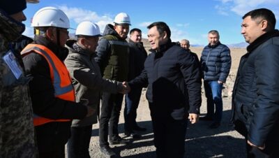 Президент Садыр Жапаров ознакомился с ходом строительства железной дороги Балыкчы-Кочкор-Кара-Кече