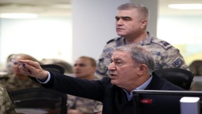 Millî Savunma Bakanı Hulusi Akar, “Pençe-Kılıç Hava Harekâtı”nı Beraberindeki TSK Komuta Kademesi ile Hava Kuvvetleri Harekât Merkezinden Sevk ve İdare Etti