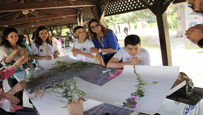 AMASYA ÜNİVERSİTESİ OTİZİMLİ ÖĞRENCİLERE VE ANNELERİNE DOĞADA EĞİTİM VERDİ