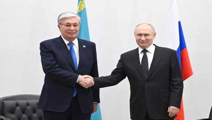 Президент Казахстана провел встречу с Владимиром Путиным