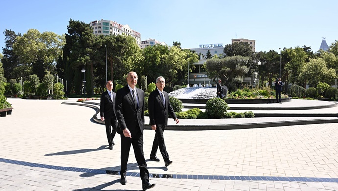 İlham Aliyev, Bakü’de büyük ölçüde yeniden inşa edilen Nerimanov Parkı’nın açılışına katıldı