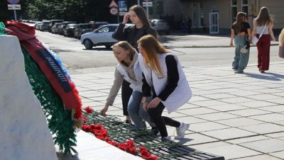 Kemerovo’da Birleşik Rusya aktivistleri Kursk Muharebesi Kahramanlarının anısını onurlandırdı